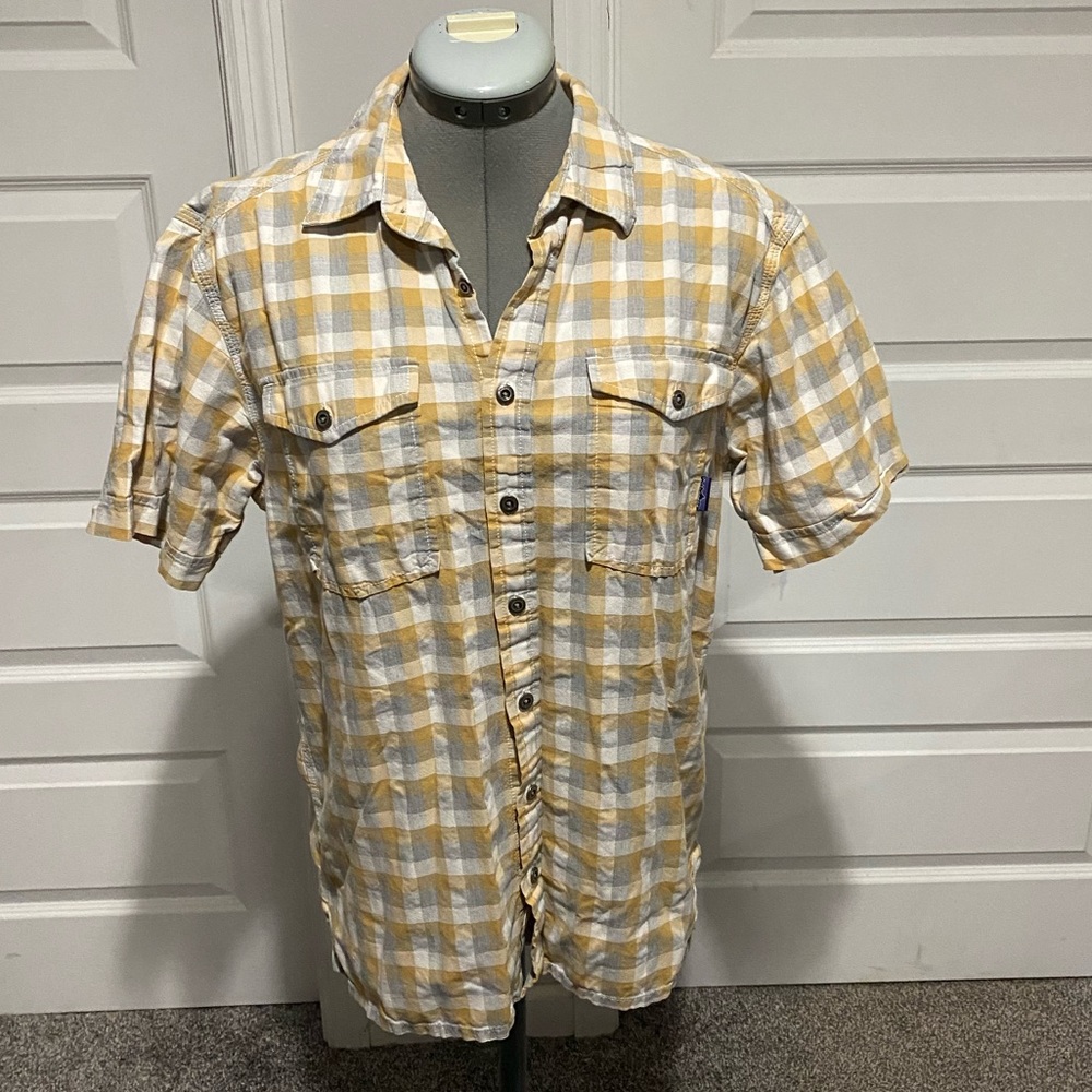 Patagonia button down short sleeve shirt